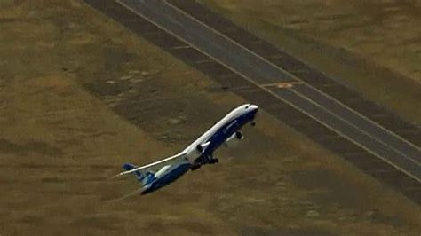 video boeing 787 9 dreamliner s near vertical takeoff 73945