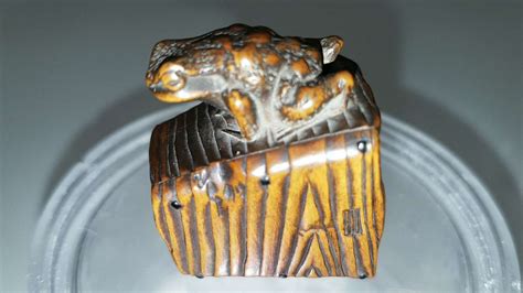 Japanese Meiji 19thc Boxwood Netsuke Of A Toad On An Old Well Bucket