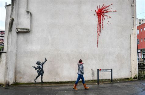 Für seine bilder benutzte banksy auch spraydosen und ein drucksprühgerät. Für seine Heimatstadt: Banksy schenkt Bristol ein neues ...