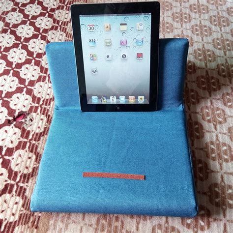 These ipad pillow stands are exclusively portable and lightweight. Tablet Holder Wedge Pillow Angled Cushion Lap Stand iPad Book Reader - Tanga