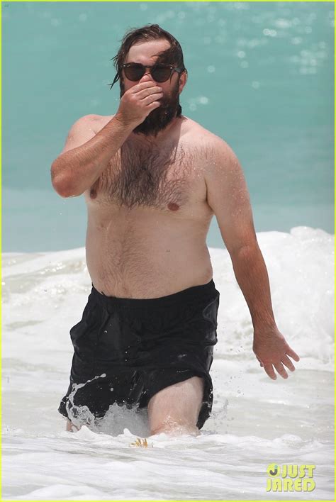 Haley Joel Osment Goes Shirtless During Beach Vacation Photo 3906245