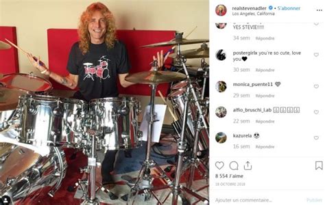 Steven Adler Ancien Batteur Des Guns N Roses Hospitalisé Après S être Poignardé Lui Même Closer
