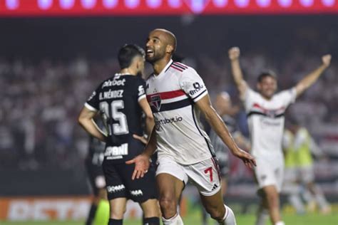 São Paulo reverte placar elimina o Corinthians e avança à final da