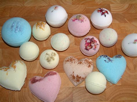 First combine the baking soda, citric acid, and cornstarch in a mixing bowl. How to Make Bath Bombs : 5 Easy Recipes - Going EverGreen