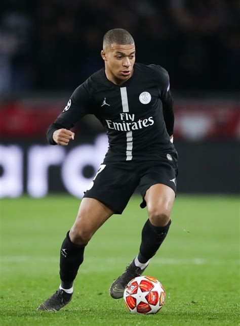 Kylian mbappé prefers to play with right foot. PSG chief makes Kylian Mbappe transfer admission amid Real ...