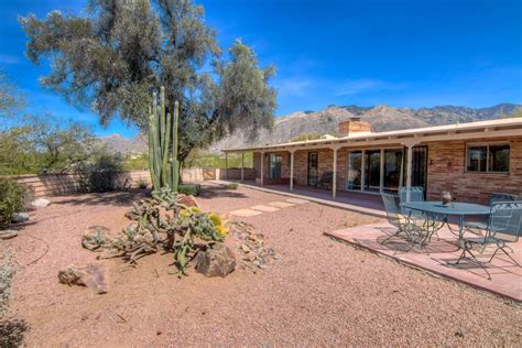 Tucson Foothills Ranch Style Home Offers 4 Bedrooms