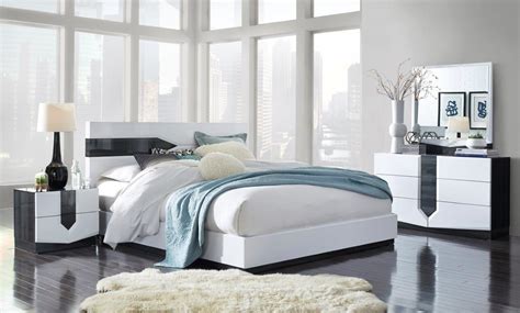 Global Furniture Hudson Modern High Gloss White Finish King Bedroom Set