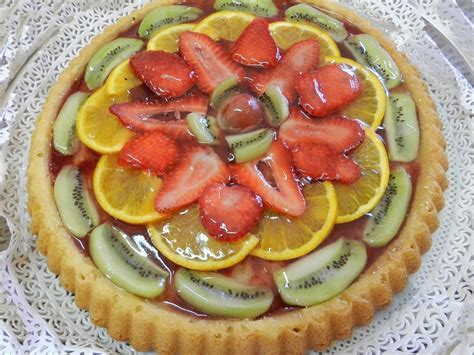 Pasta frolla, crema pasticcera e tanta frutta fresca: Crostata morbida alla frutta | Ricette di Sardegna