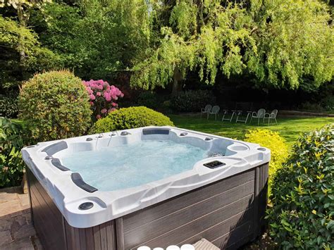 Fiji Elite Hot Tub Luxury 6 Person Canadian Spa By Bewell