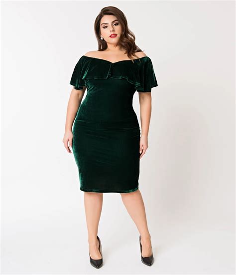 Unique Vintage Plus Size Emerald Green Velvet Draped Off Shoulder