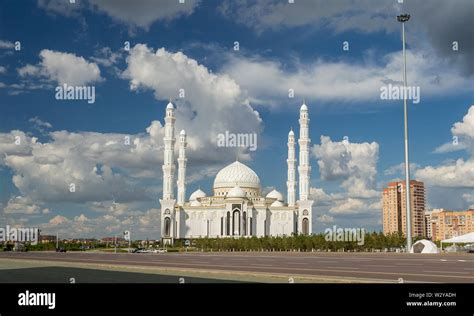 Hazrat Sultan The Largest Mosque In Kazakhstan Stock Photo Alamy