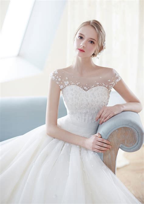 20 Romantic Enchanted Wedding Dresses For Modern Brides Praise Wedding