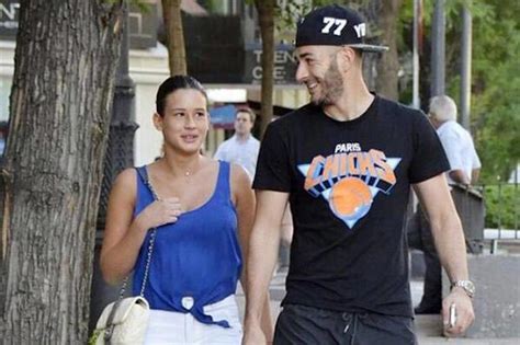 Karim mostafa benzema (arabsky ‎‎‎‎كريم بنزيما; Benzema Frau
