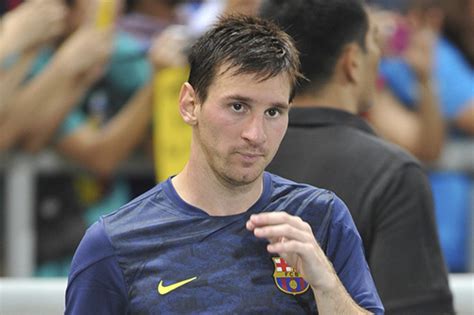 A boy who became a star. FC Barcelona: Verpasst Lionel Messi den Clasico gegen Real ...