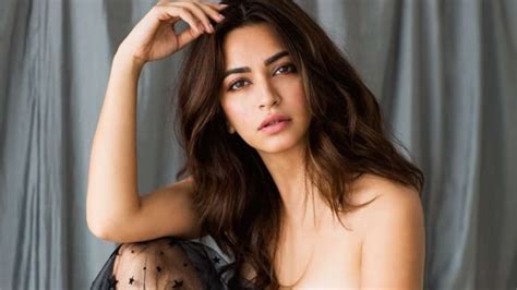 Kriti Kharbanda Raised The Temperature Of The Internet By Getting Into The Swimming Pool Wearing
