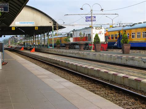 Jul 10, 2021 · remote alarm kereta myvi tidak berfungsi. Kereta Api Indonesia: Rangkaian Kutojaya Utara di Stasiun ...