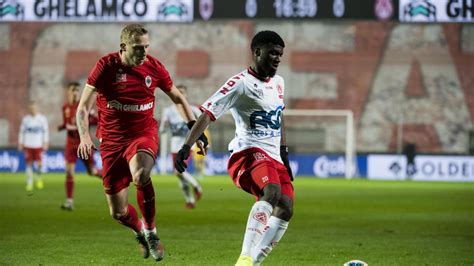 Suivez les transferts, les resultats ainsi que nos analyses des matchs de ligue, coupe et championnat ou encore nos chroniques exclusives 100% foot. Coupe de Belgique: l'Antwerp et Courtrai se quittent dos à ...