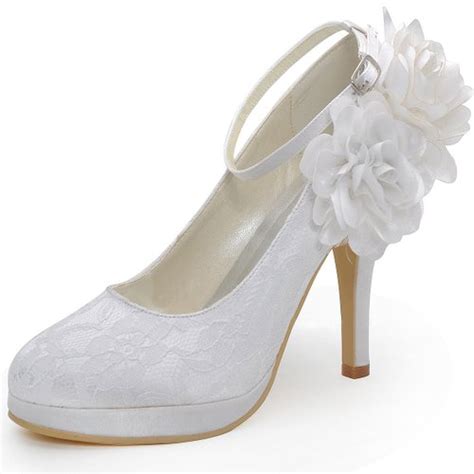 Inoltre, progettiamo abiti da sposa in pizzo, tulle, chiffon, mikado o qualsiasi altro tessuto di alta qualità. Scarpe da Sposa in Pizzo online economicheSposatelier