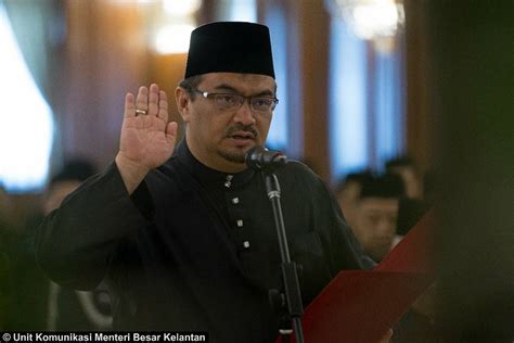 Mahathir secara rasminya menjadi perdana menteri malaysia yang baru menggantikan najib razak setelah satu majlis angkat. Kelantan: Senarai Menteri Besar, Timbalan Menteri Besar ...