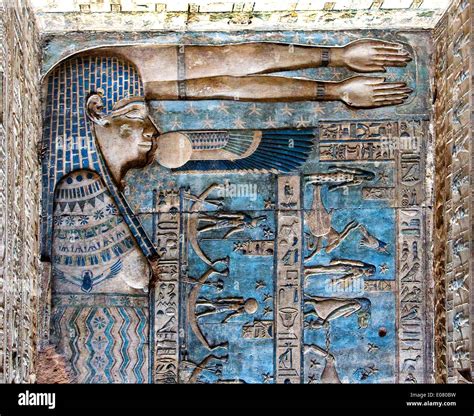 Egipto Dendera Ptolemaico Templo De La Diosa Hathor Vista De Techo Mostrando La Tuerca Diosa