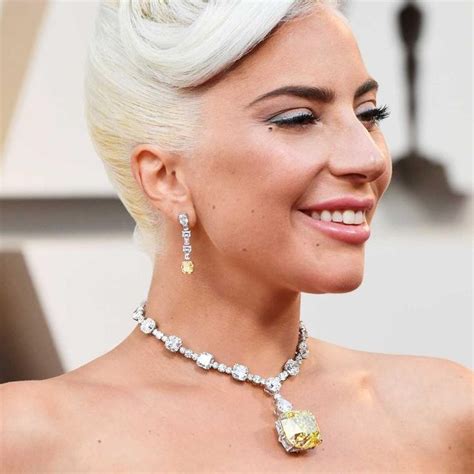Lady Gaga Wears The Tiffany Diamond At Academy Awards Fine Jewelry Celebrity Jewelry Diamond