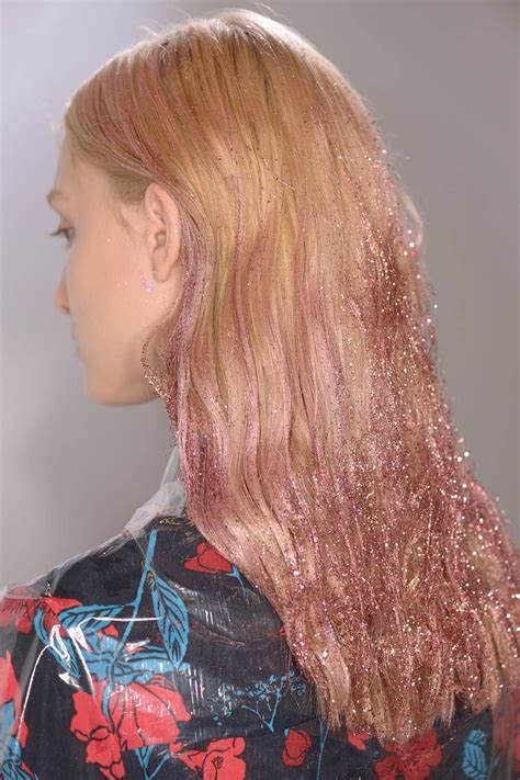 Glitter Hair ¿qué Es Y Cómo Usar Una De Las Tendencias Más Populares