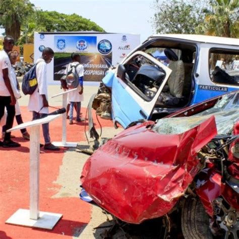 Polícia De Trânsito Aumenta Campanha Para Reduzir Acidentes Em Luanda Rádio Nova 1025 Fm
