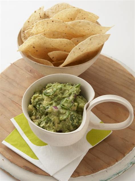 In a mixing bouwl, combine the ingredients with a fork until evenly moistened. Chunky Guacamole Recipe | Tyler Florence | Food Network