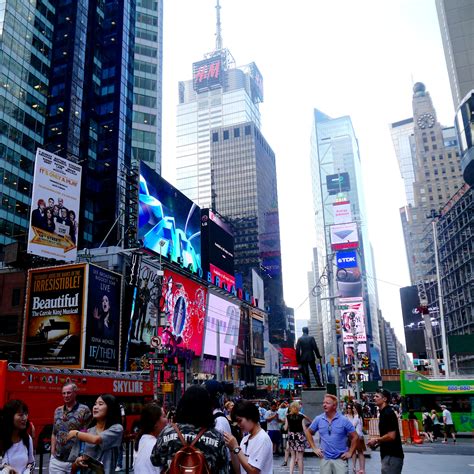 Eat Like a New Yorker in Times Square - Urban Adventures