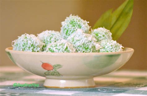 Delicious Indonesian Cake Klepon Tiny Green Ball