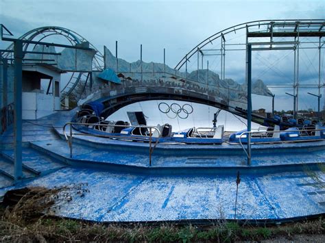 30 Photos Of Abandoned Amusement Parks Around The Us That Will Give You