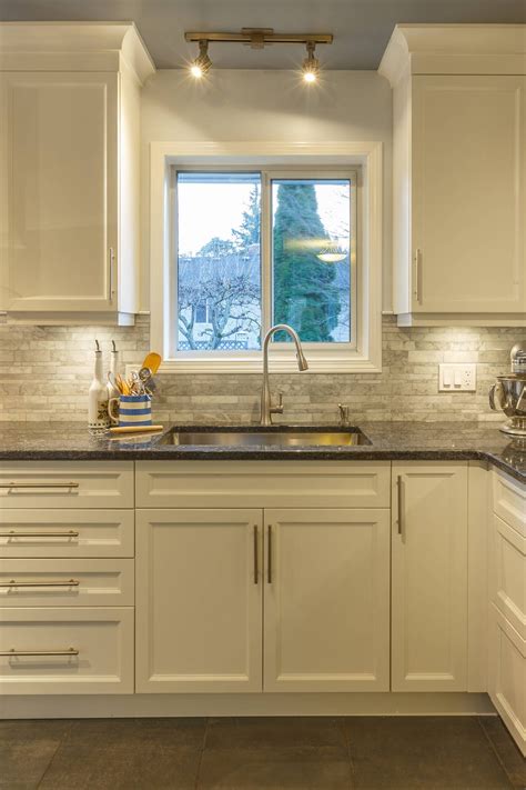 White pearl quartzite countertops or white fantasy quartzite countertops would look fantastic next to similarly toned white cabinets. 40 + Popular Blue Granite Kitchen Countertops Design Ideas