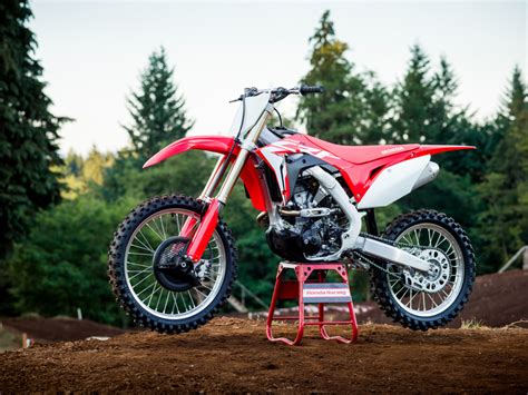 From the gold wings through to the vfrs there is a size, style and look for everyone. 2018 Honda CRF250R - Reviews, Comparisons, Specs ...