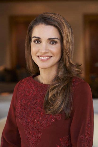 Queen Rania Fashion Queen Rania Meet Young Entrepeneurs New Official Portrait And Engagement