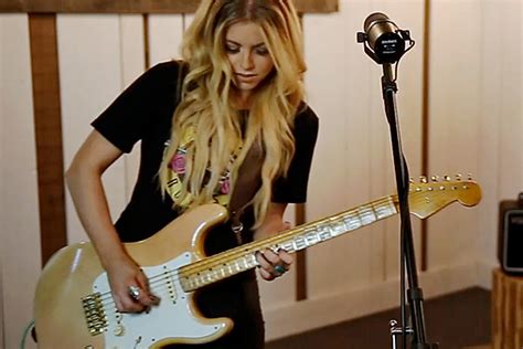 Lindsay Ell Proves Female Guitarists Can Do It Better