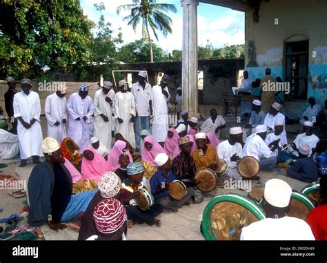 Groupe swahili musicienne jouant pour célébrer la fin du Ramadan et le festival d Eid ul Fitr