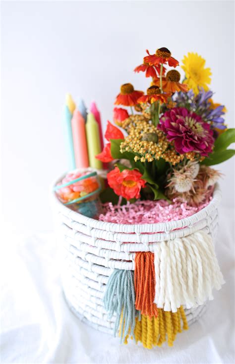 These handmade hostess gifts are quick and impressive, which is a rare combination.&lt;br /&gt; DIY Hostess Gift Basket - STATIONERS