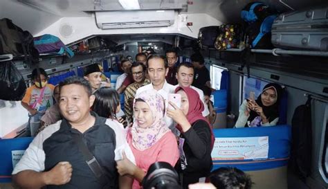 Presiden Jokowi Tinjau Arus Mudik Di Stasiun Pasar Senen Transtipo