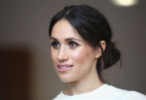 Meghan Markles Wedding Makeup Let Her Natural Beauty And Her Freckles Show Through Glamour