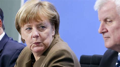Angela Merkel Weist Horst Seehofers Vorwürfe Gegen Flüchtlingspolitik