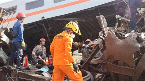 Puluhan Orang Jadi Korban Akibat Tabrakan Kereta Api Turangga Dan Kereta Api Lokal Di Cicalengka