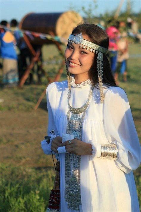 Yakutistan girl Russia Этнические наряды Женщина Красивые азиатские