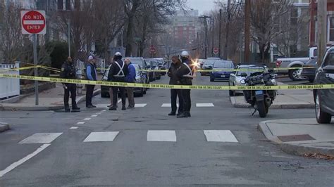 Cambridge Ma Man With Machete Shot Dead By Police Nbc Boston