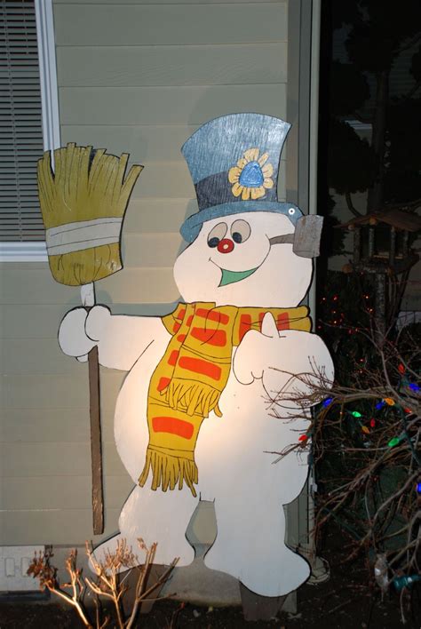 Excellent Photo Wooden Snowmen Yard Art Style Winter Ushers Around Kids