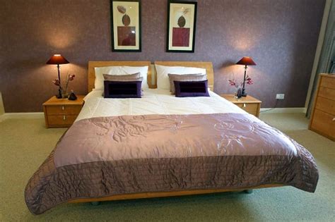 4 Easy Ideas for Decorating Your Bedroom on the Cheap