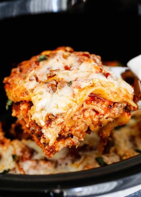 Easy Crockpot Lasagna Delicious Layers Of Noodles Meat Sauce And