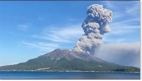 Japans Sakurajima Volcano Erupts Sending Ash Plume Sky High Earth