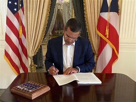 Gobernador Firma Presupuesto De Puerto Rico Para El Año Fiscal 2021