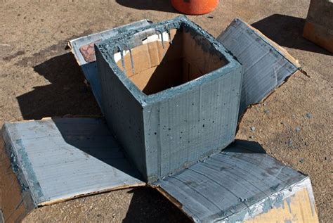 Diy gardening and landscape each concrete planter module is created from the shape of an equilateral triangle, the magical pour the mix into the outer mold till it's level with the triangular pieces, then place the inner mold inside. DIY CONCRETE:: Planter Box | Large concrete planters, Diy ...