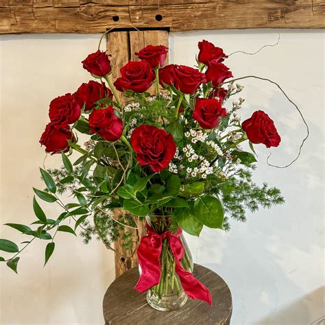 Classic Long Stemmed Dozen Roses By Pittsford Florist